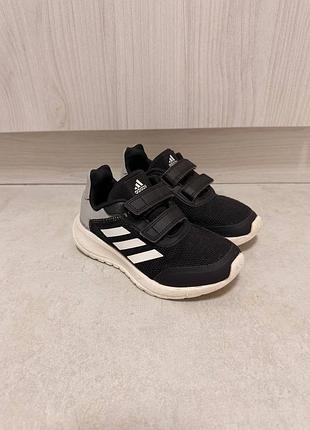 Оригінальні кросівки adidas для хлопчика