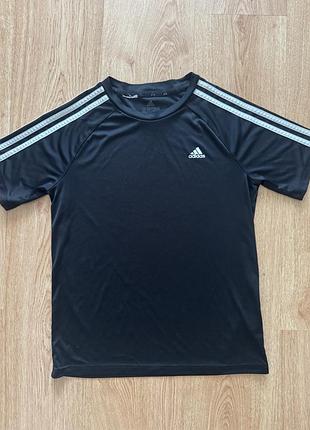 Футболка adidas відмінний стан