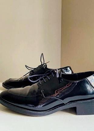 Черные женские туфли дерби из лакированной кожи от zara 39 размер