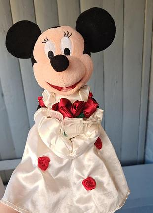 Коллекционная мягкая игрушка минни маус в образе невесты (disney bride minnie mouse), которая выпускалась парками развлечений disney
