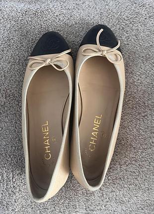 Продам балетки chanel , оригінал на розмір 36, вузенька ніжка , стан чудовий , ідуть з пильниками та коробкою