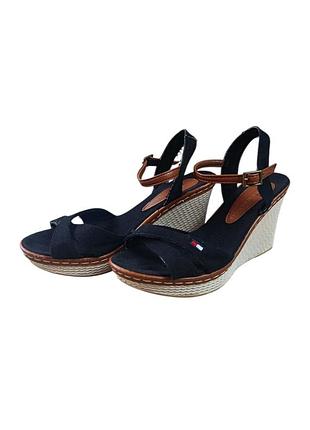 Босоножки женские черные tommy hilfiger, размер 40, на танкетке