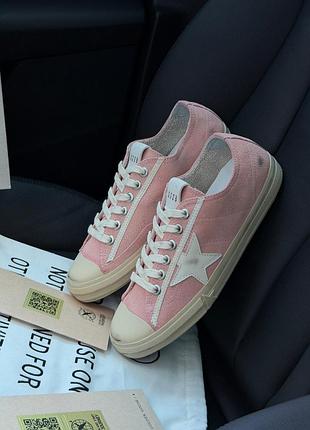 Замшевые женские кеды golden goose v-star in pink suede with cream leather star