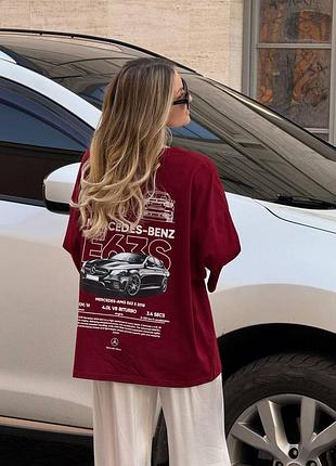 Трендовая оверсайз футболка с принтом mercedes-benz