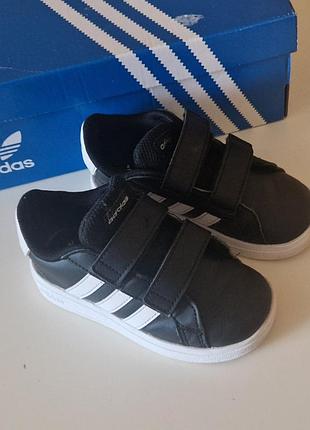 Дитячі кросівки adidas