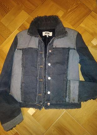 Moschino jeans (donna) (40/42). скромная джинсовая курточка премиального бренда