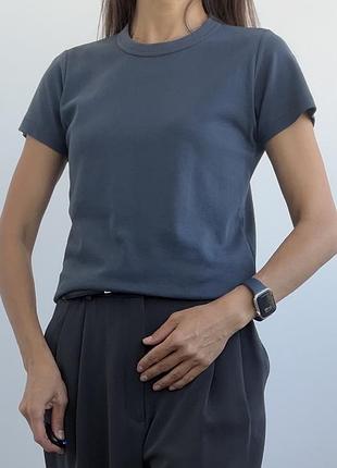 Uniqlo базова футболка сірого кольору, 100% щільна бавовна