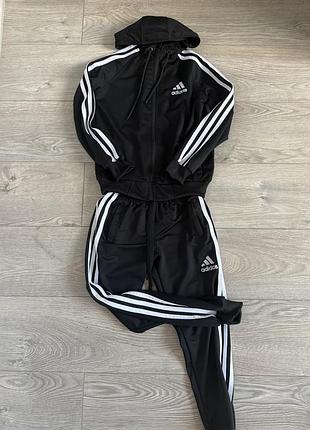 Дитячий спортивний костюм adidas чорний, продається стильний та зручний  костюм adidas