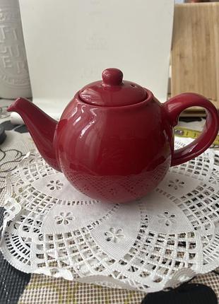 Яскраво-червоний керамічний чайник для заварювання моделі globe teapot від відомого британського бренду london pottery