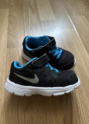 Nike revolution 2 кросівки