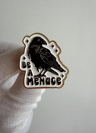 Пін значок металевий брошка чорний ворон «be a menace» / «будь загрозою» крук ворона