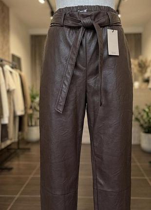 Штани шкіряні нові, коричневі zara