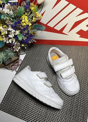 Оригінальні кросівки adidas
