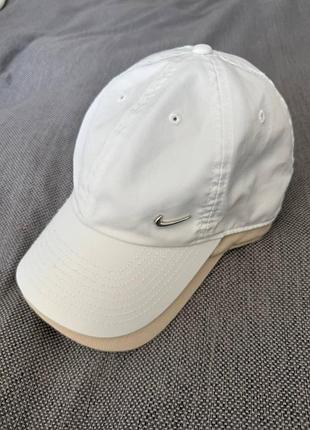 Кепка найк, белая кепка найк, стильная кепка nike, красочная кепка найк, белая кепка nike, стильная кепка найк, трендовая кепка найк, белая кепка nikе