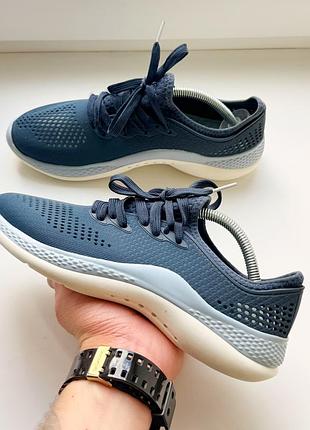 Женские темно-синие кроссовки crocs literide 360