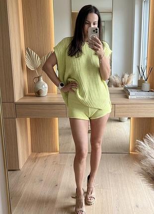 Яскравий вязаний комплект zara (жилет + шорти) / трикотажний сет zara