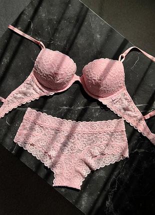 Мереживний комплект білизни від victoria's secret.  оригінал.  ніжно-рожевий