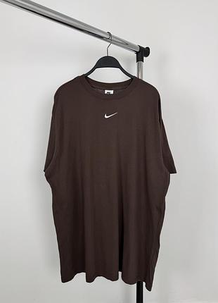 Nike central swoosh коричнева чоловіча футболка