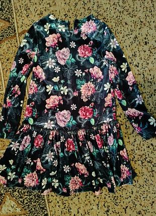 Продам велюровое платье на девочку 6-7 лет