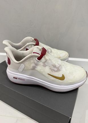 Спортивні тенісні кросівки nike жіночі біля