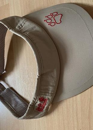 Кепка картуз jack wolfskin бежева, вишивка лапка