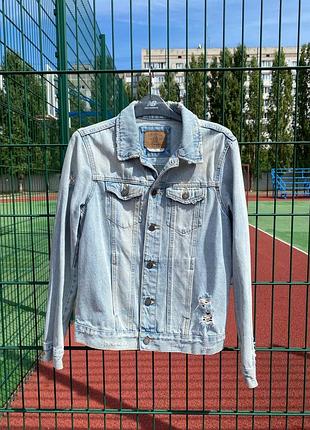 Мужская джинсовая куртка pull&bear distressed denim trucker jacket
