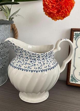 Вінтажний молочник (глечик) з англійського залізного каменю (ironstone) johnson brothers у популярному дизайні "rose bouquet - blue".
