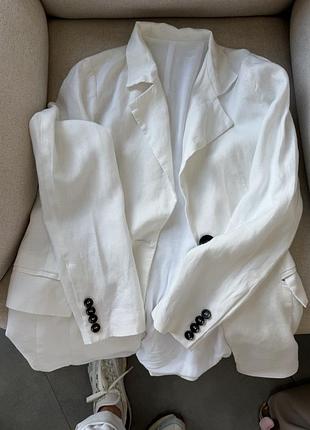 Жакет з льону, розмір s в стилі massimo dutti, шився на замовлення з італьойського льону. в середині підкладка з нат. віскози, дорога фурнітура .