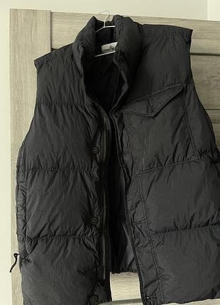 Stone island чоловічий  пуховий жилет з патчем .