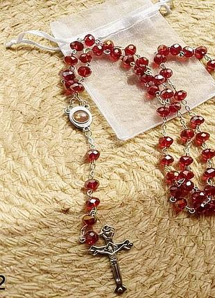 Розарій із темно-червоних кришталевих намистин, чіткі, вербица.