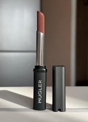 Loreal paris x mugler матова  помада зі зволожуючим ефектом