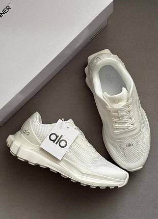 Кросівки alo yoga runner white — універсальна модель для чоловіків та жінок