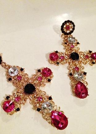 Серьги кресты с золотом длинные и розовыми камешками гвоздик