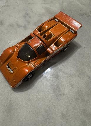 На фотографии представлена коллекционная машинка hot wheels ferrari 512 m