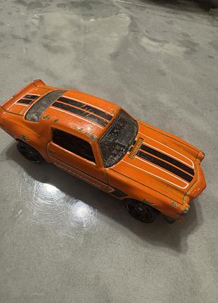 Это базовая коллекционная модель hot wheels '70 chevy camaro