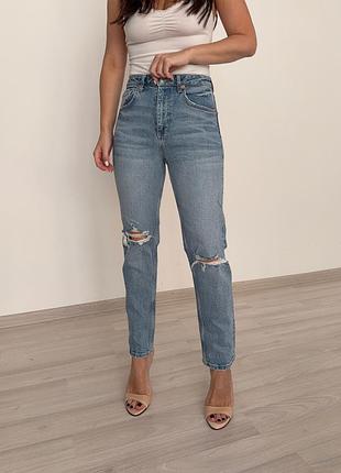 Джинсы с порватостями zara