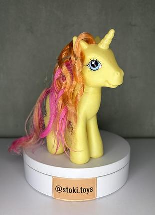 Оригінальна колекційна фігурка поні-єдинорога lily lightly покоління my little pony g3 від компанії hasbro (випуск 2006 року).