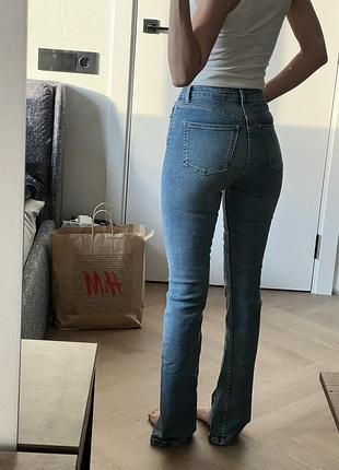 Джинси zara 32 розмір з розрізами знизу