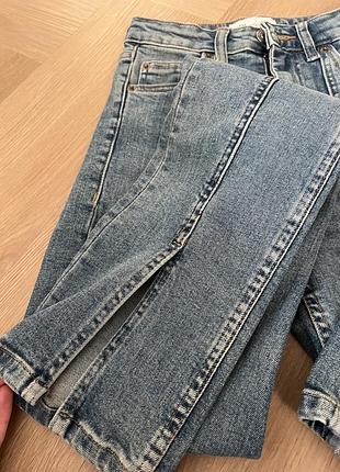 Джинси zara 32 розмір з розрізами знизу