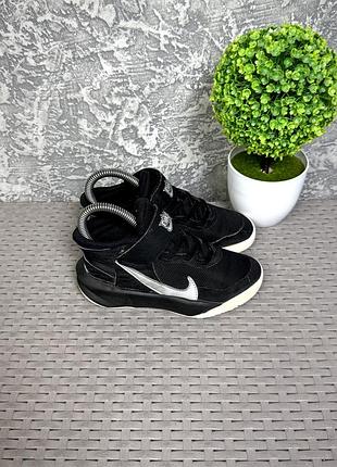 Nike team hustle кроссовки 28 размер детские спортивные черные