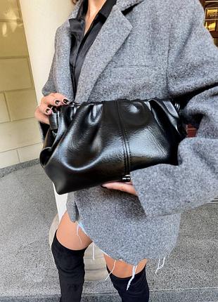 Очень трендовый pouch bag 🧨🧨🧨содержимое,супер стильная и мягкая 
-имеет длинный ремешок