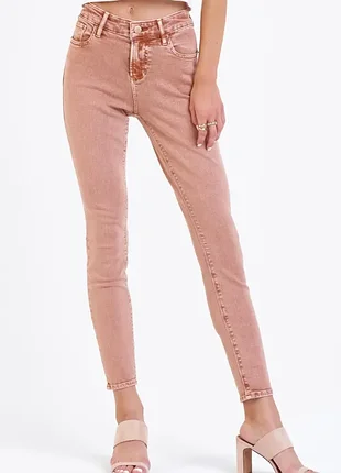Джинсы персикового цвета bershka, завышенная талия, размер 26 (xs-s)