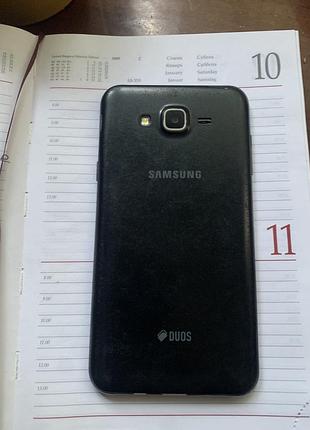 Galaxyj7 sm700h екран: 5.5 дюймів, super amoled, hd (1280×720) процесор: 8-ядерний   1.5 гб оперативної (ram) та 16 гб вбудованої пам'яті anbroib 9