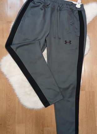 Мужские брюки с боковыми лампасами эластик от бренда under armour