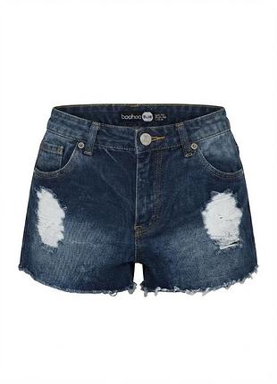 Стильные джинсовые шорты с потертостями и рваным краем boohoo blue / синие шорты с высокой посадкой размер м / uk 10