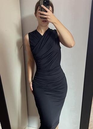 Чорна приталена сукня міді zara s-m