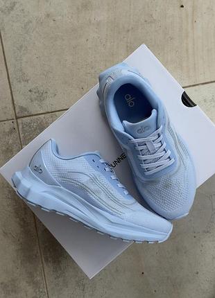 Кросівки alo yoga runner blue — стильна модель для жінок