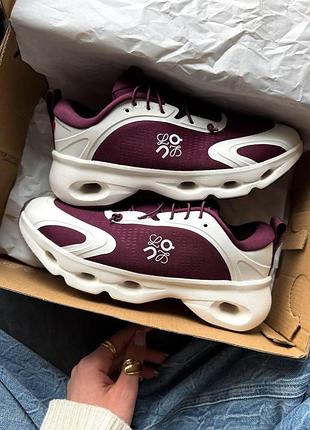 Бордові жіночі кросівки loewe on cloudsolo white bordo х лойве 41