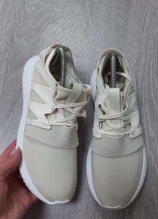 Женские кроссовки adidas