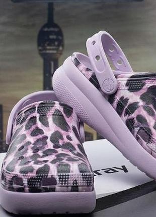 Оригінальні сабо crocs cutie clog з леопардовим принтом на потовщеній підошві-платформі. розмір: j1 (junior 1) — відповідає розміру 32–33
